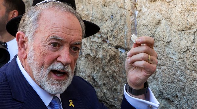 Топ-6 моментов напряженного интервью Майка Хаккаби с Такером Карлсоном: 'Честно говоря, запутанно'