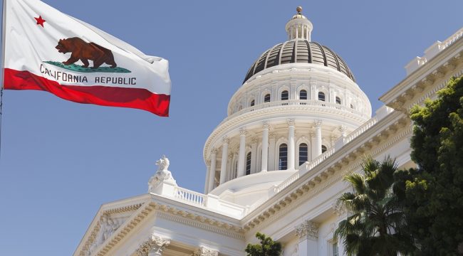 В Калифорнии предложен закон, ужесточающий наказания для агитаторов, нарушающих церковные службы