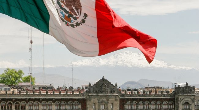 Американцы, оказавшиеся в ловушке, рассказывают о стрельбе и взрывах после убийства лидера мексиканского картеля