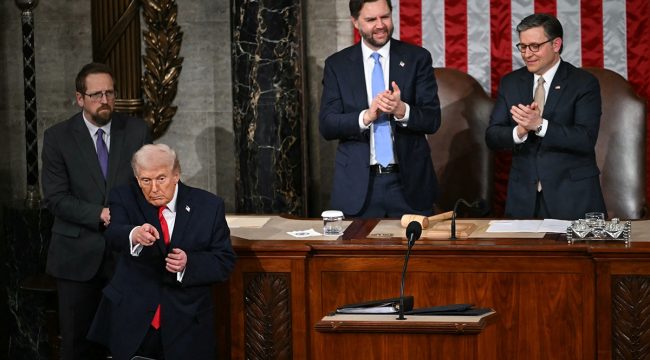 «Рука Провидения»: 7 ключевых моментов обращения Трампа к Конгрессу в честь 250-летия страны