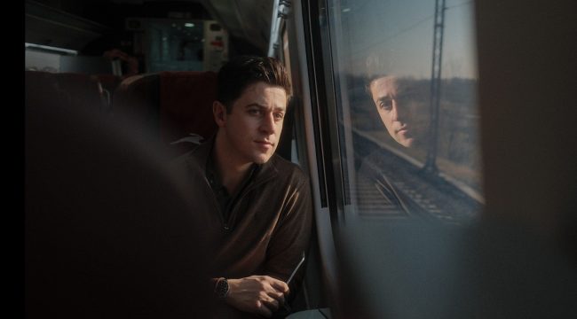 Актер Дэвид Генри исследует следы Бога в новом документальном сериале