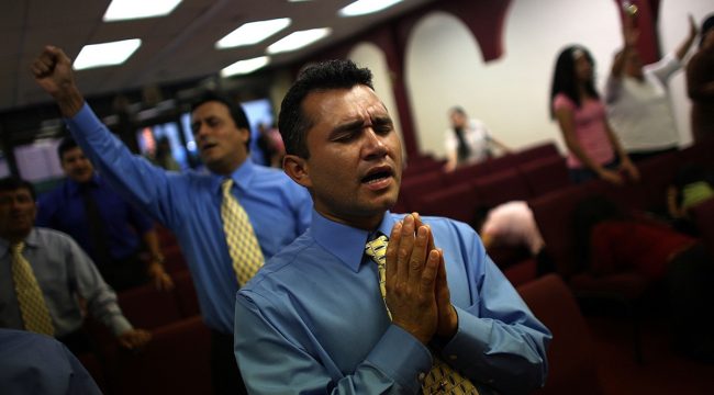 Бизнесмены и религиозные лидеры предупреждают: Республиканцы могут потерять поддержку латиноамериканцев на выборах 2024 года