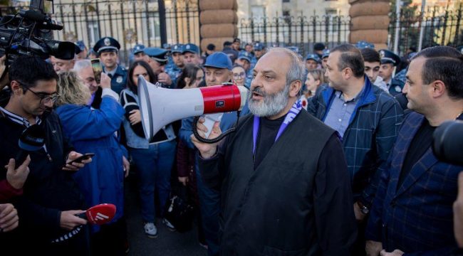 Архиепископ, заключенный в тюрьму, считает свое заключение 'предназначенным' на фоне репрессий против армянской церкви