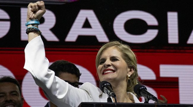 Лаура Фернандес одержала победу на выборах президента Коста-Рики в первом туре, в речи благодарит Бога