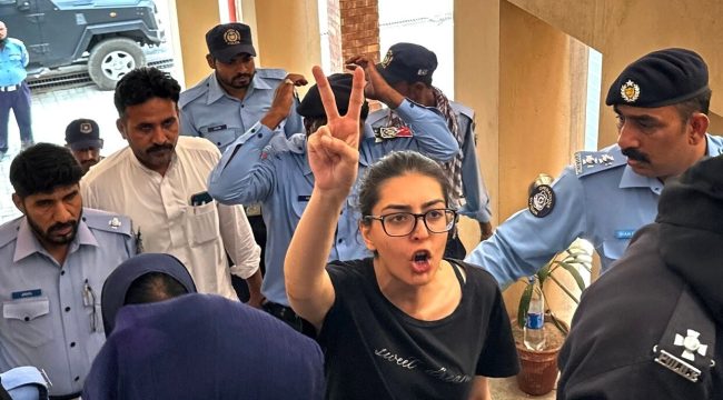 Заключение правозащитников в Пакистане вызвало международное осуждение