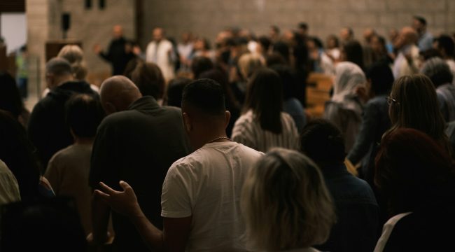 Большинство американцев верит в Бога, но многие из них редко посещают богослужения, выяснили исследователи