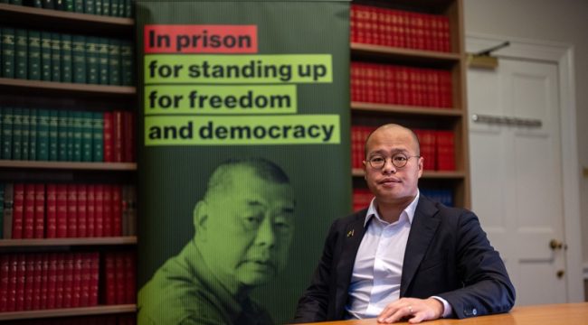 Заключённый борец за свободу Джимми Лай награждён сладкой радостью и любовью