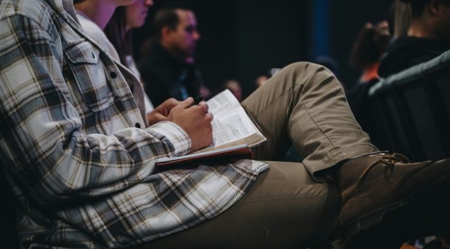 Исследователь Библейского общества защищает выводы о 'Тихом пробуждении' и росте уверенности христиан