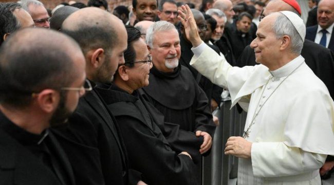 Папа Лев XIV призывает молодых священников делиться своими переживаниями