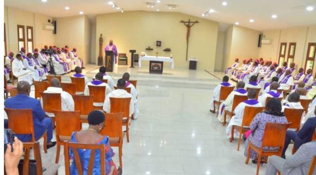 Духовенство и миряне Конго поддерживают католических епископов в ответ на медиа-атаки