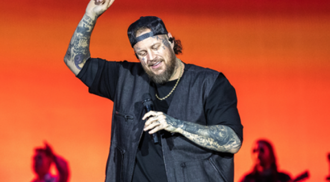 Грэмми 2026: Джелли Ролл делится своей христианской верой на сцене