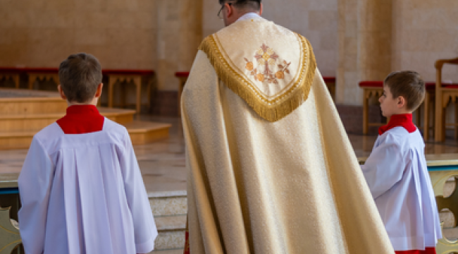 Франция: община, не желающая подчиняться Ватикану, продолжает рукоположение своих епископов