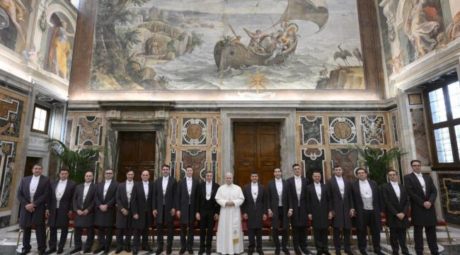 Папа Римский выразил благодарность служителям Антикамеры за их преданность и труд