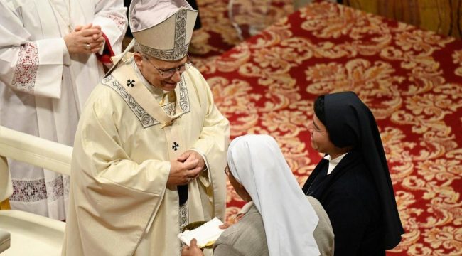 Папа Франциск: Монашествующие как символ надежды и мира в современном обществе