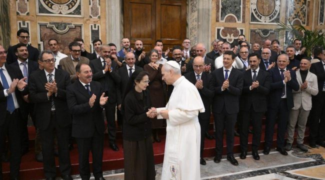 Папа Франциск призвал сотрудников Ватикана к молитве и духовному единству