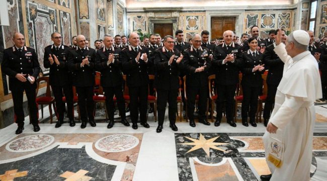 Папа Франциск выразил благодарность карабинерам за их службу в Риме и у Ватикана
