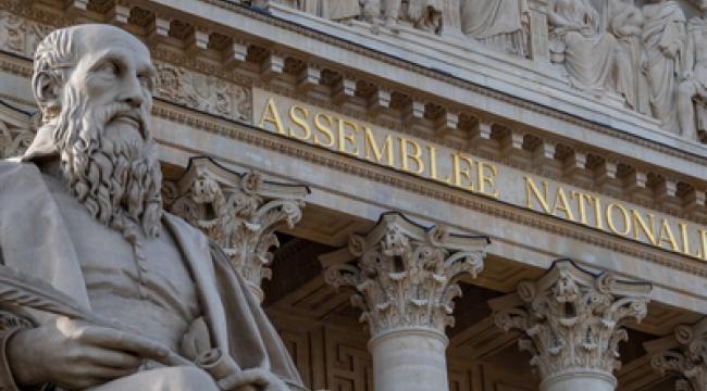 Депутаты снова одобряют в комиссии создание 'права на помощь в умирании'