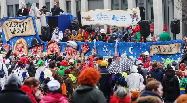 Карнавальные радости: Тolerancewagen и насмешки над политикой