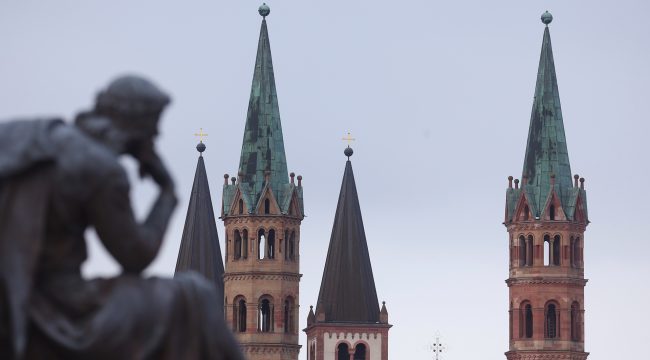 Католические епископы Германии выбирают преемника Бетцинга