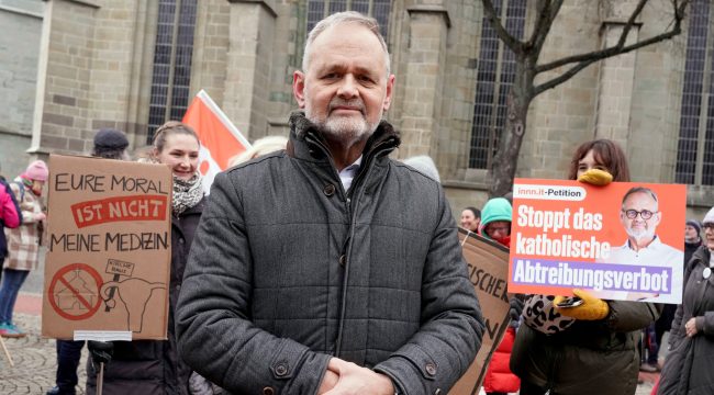 Суд запретил больнице запрещать главврачу проводить аборты