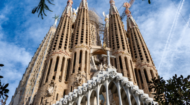 Саграда Фамилия в Барселоне стала самой высокой церковью в мире
