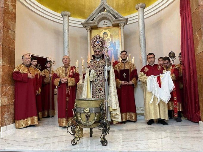 Власти Армении под давлением обвинений пытаются сорвать Архиерейский собор ААЦ