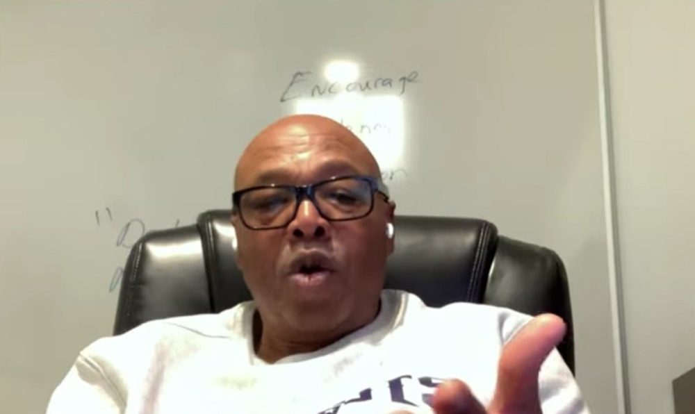 Капеллан Новой Англии Пэтриотс обучает игроков быть отличными мужьями и отцами: «Будьте благословением»