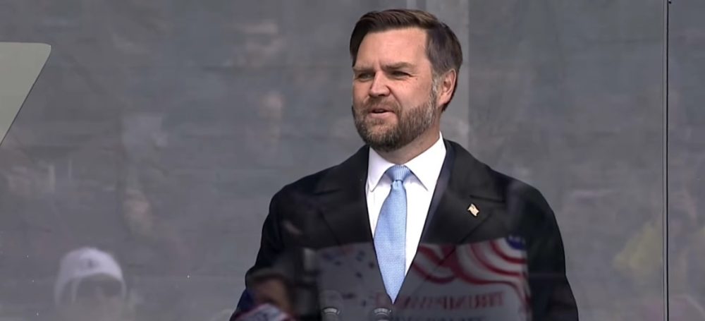 В историческом визите Вэнс называет Армению 'основой христианской цивилизации', удалив упоминание о геноциде