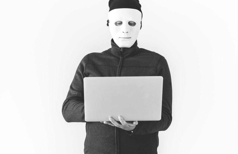 Как защитить пожилых родственников от мошенников