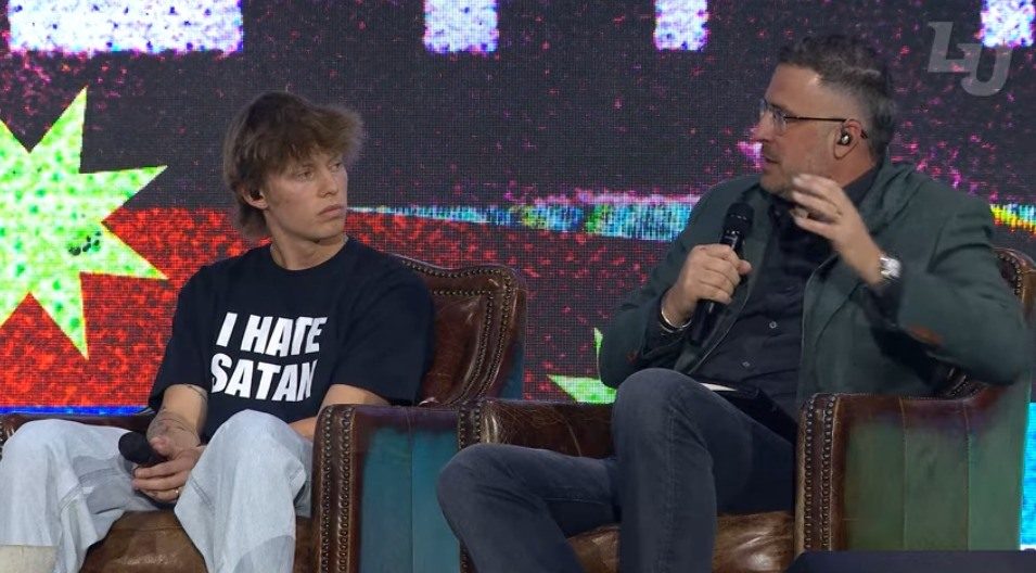 Панель Liberty University обсуждает пробуждение и 'безбожие' накануне Дня молитвы для студентов