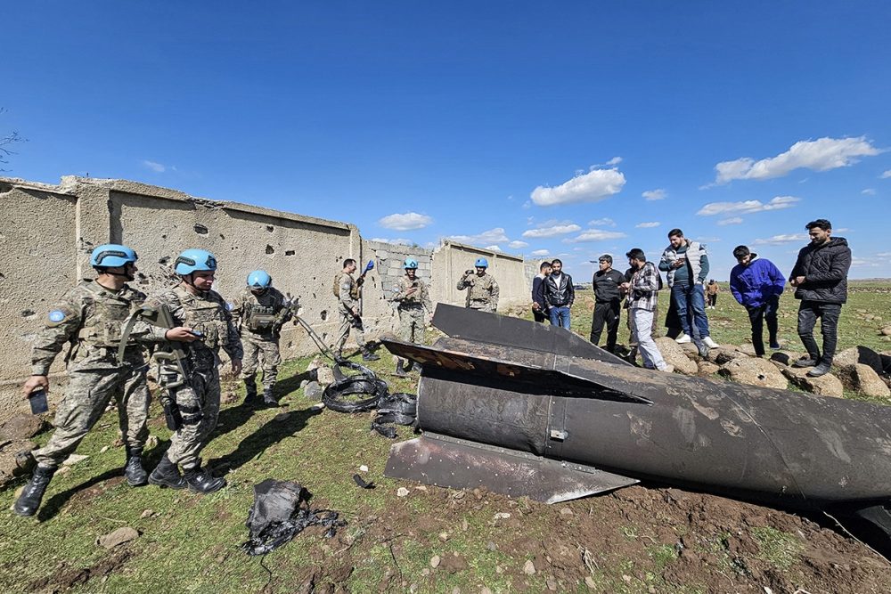 Иран наносит удар по Израилю и базам США, Трамп призывает иранцев к свержению власти