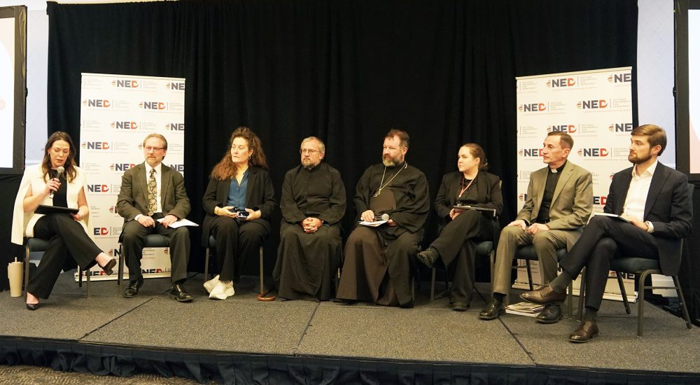 Путин использует Русскую православную церковь для подавления религии, утверждает панель экспертов