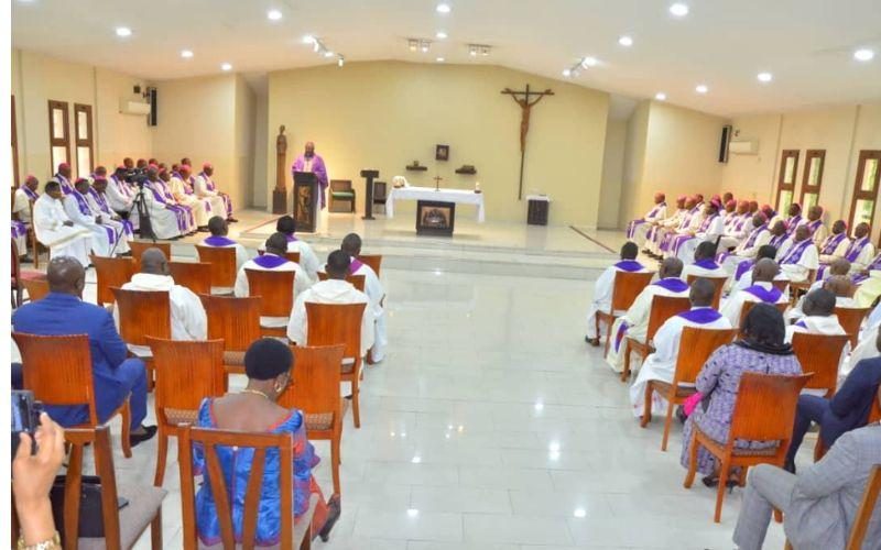 Духовенство и миряне Конго поддерживают католических епископов в ответ на медиа-атаки