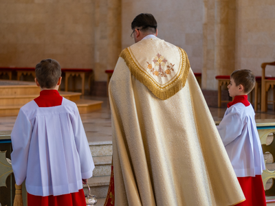 Франция: община, не желающая подчиняться Ватикану, продолжает рукоположение своих епископов
