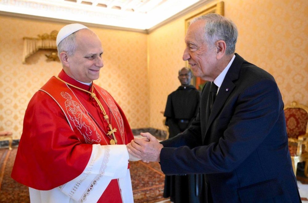 Президент Португалии обсудил важные вопросы с Папой в Ватикане