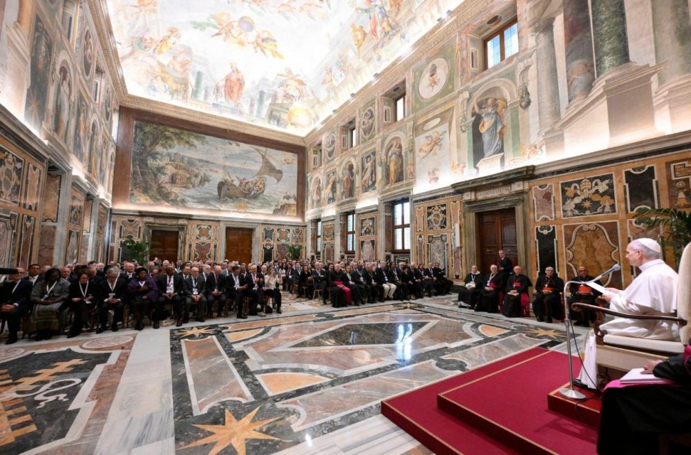 Папа Римский: Война — это абсурд, угрожающий жизни и здоровью человечества