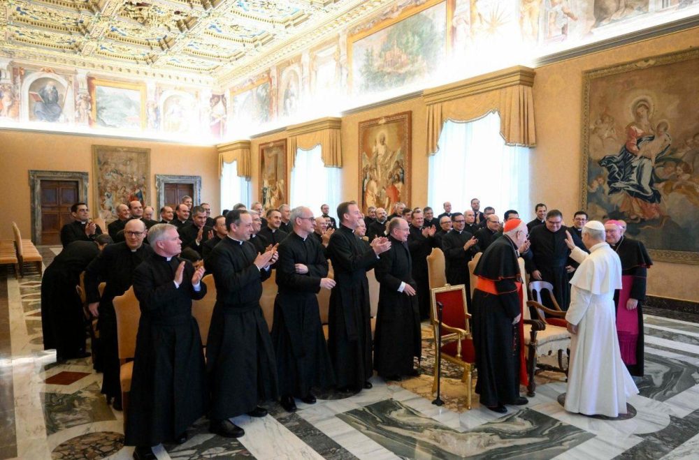 Папа Римский: Власть в монашеской жизни — это служение, а не господство