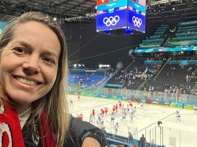 От хоккеистки до спортивного капеллана: олимпическое приключение Сандрин Рей продолжается!