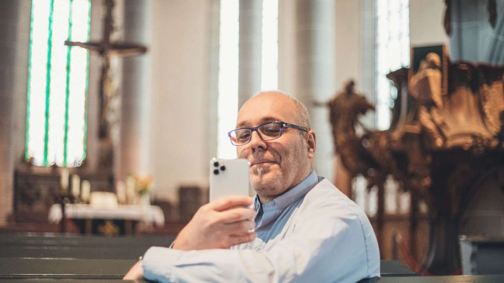 Онлайн-пастырская помощь в социальных сетях