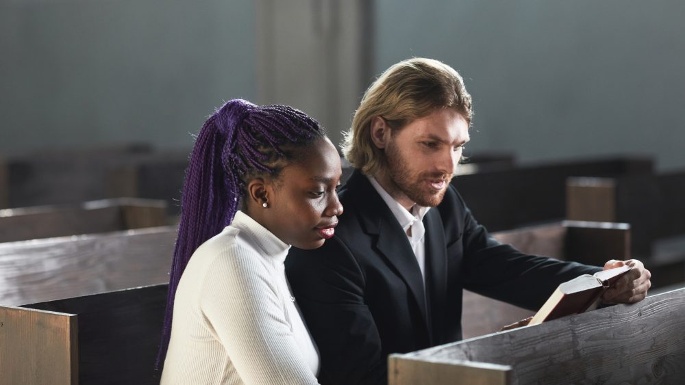 Любовь между верующими и неверующими: как сохранять гармонию в отношениях