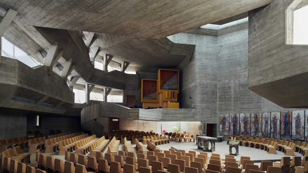 Церкви между бетоном и духовностью