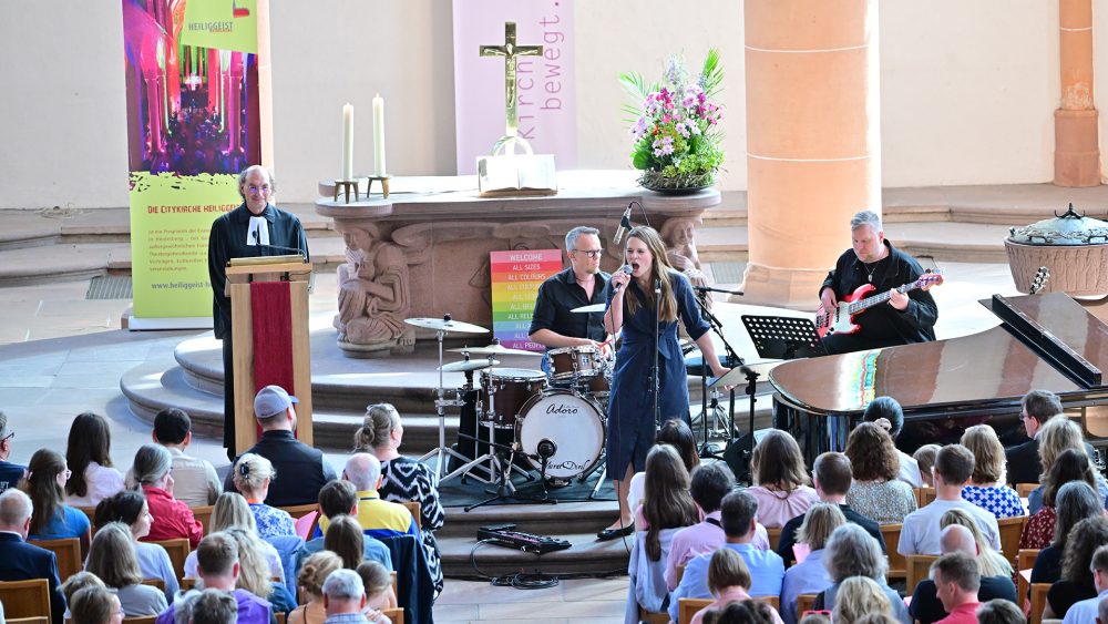 Поп-церковь с музыкой Леди Гаги в Гейдельберге