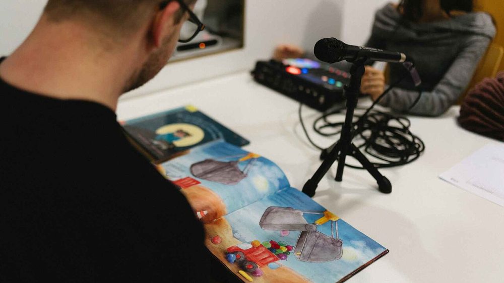 Сказки на ночь за решеткой: как отцы читают своим детям в тюрьме