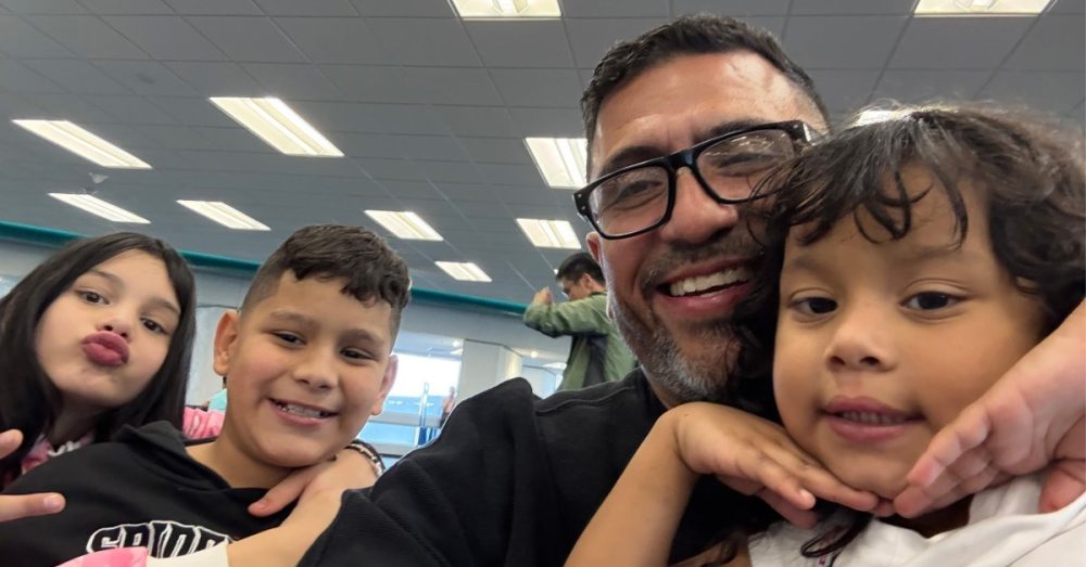 Сказать «Добро пожаловать, незнакомец» легко. Но принять малыша в дом – это совсем другое.