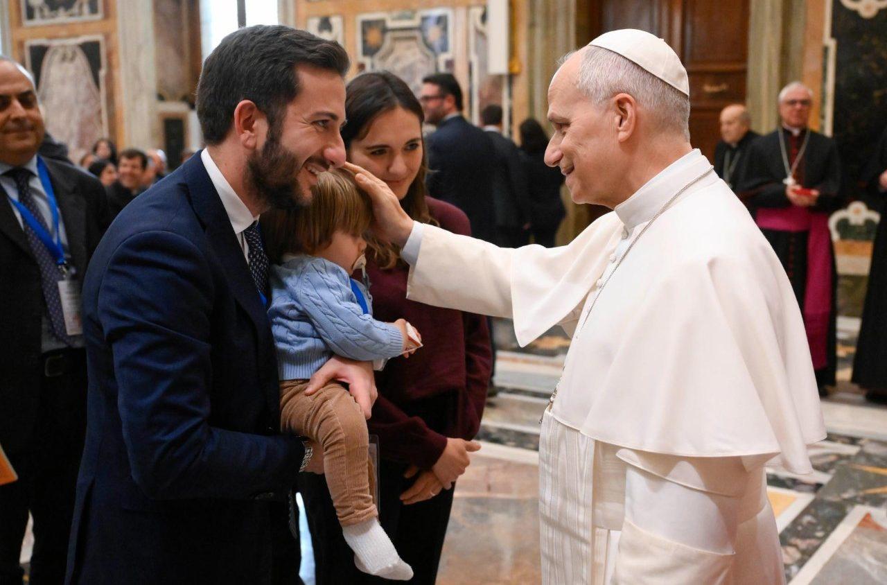 Папа Франциск вдохновляет молодежь Италии на создание светлого будущего через социальную доктрину Церкви