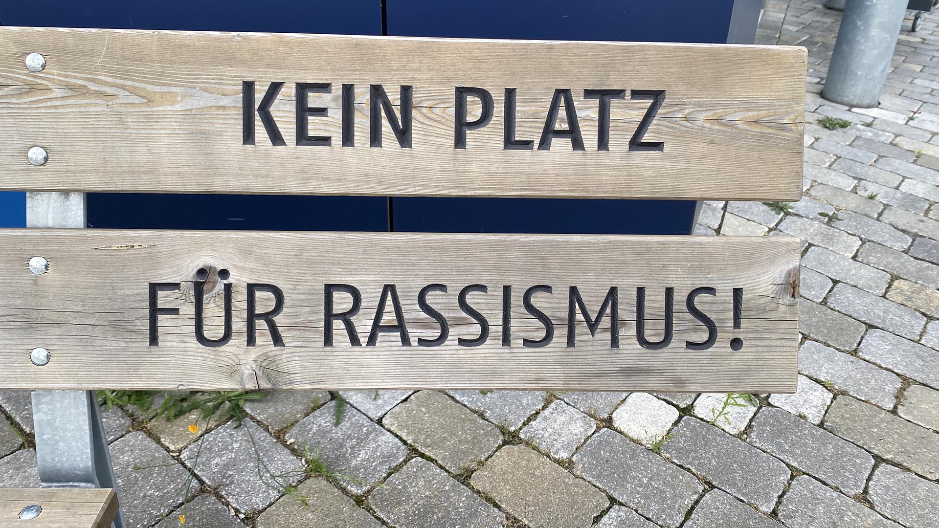 Северная церковь учится противостоять правым лозунгам