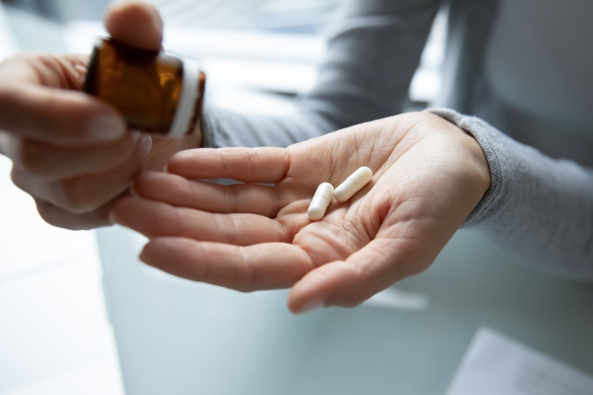 Лиам МаКартур подвергся критике за 'позорное уклонение' в дебатах о помощи при самоубийстве