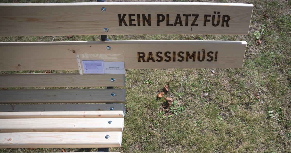 Расистские установки "очень упорно" закрепляются