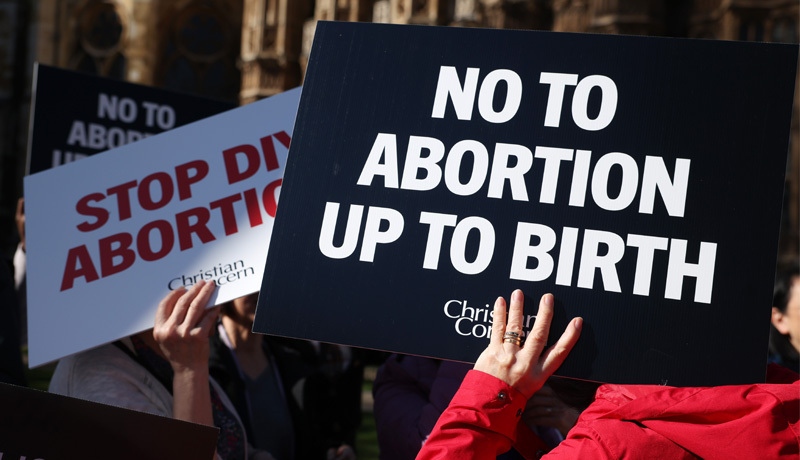 Почему этот британский евангелист зол, пристыжен и встревожен?