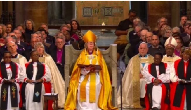 Тысячи людей собрались на интронизацию Сары Маллали в качестве 106-го архиепископа Кентерберийского